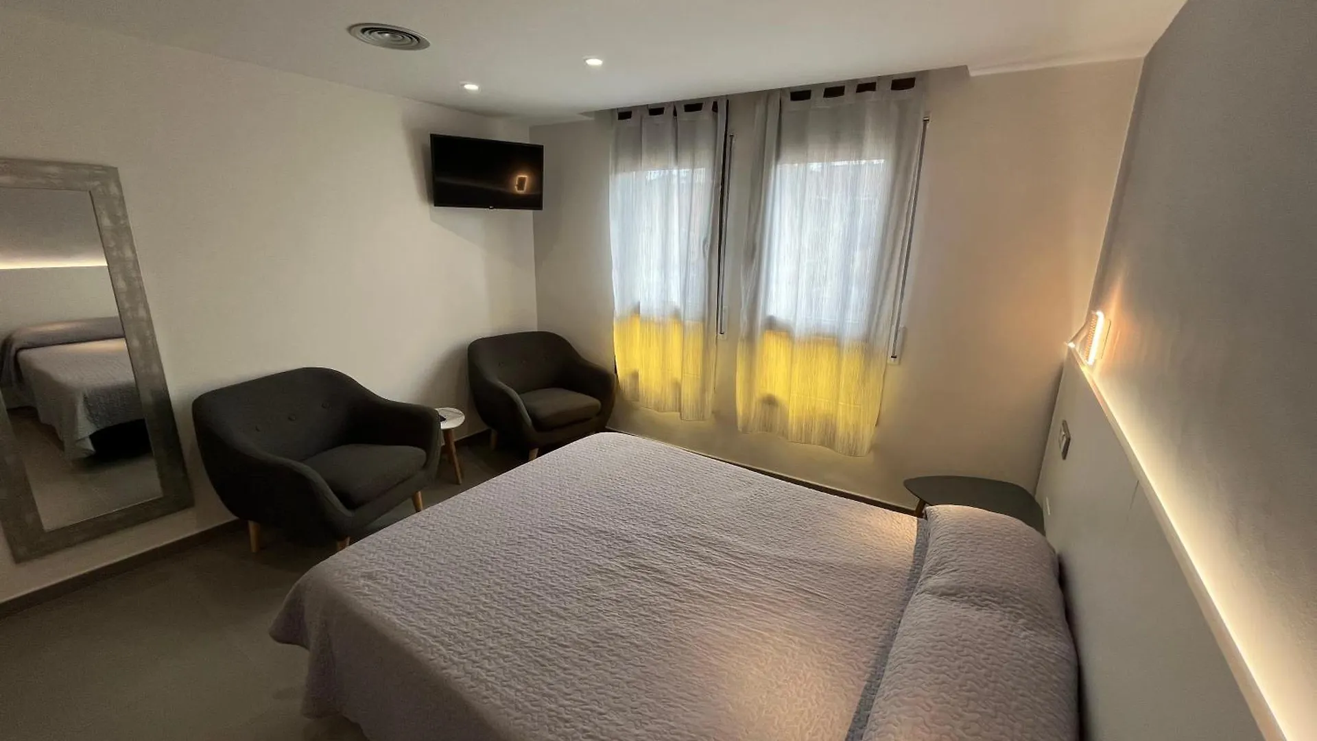 Guest house Hostal Tarres Angles