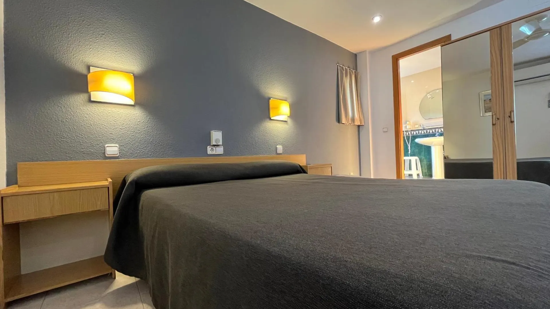 Hostal Tarres Angles Guest house