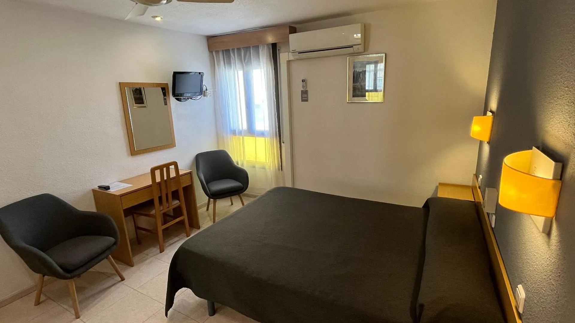 Hostal Tarres Angles 2*,  Spain