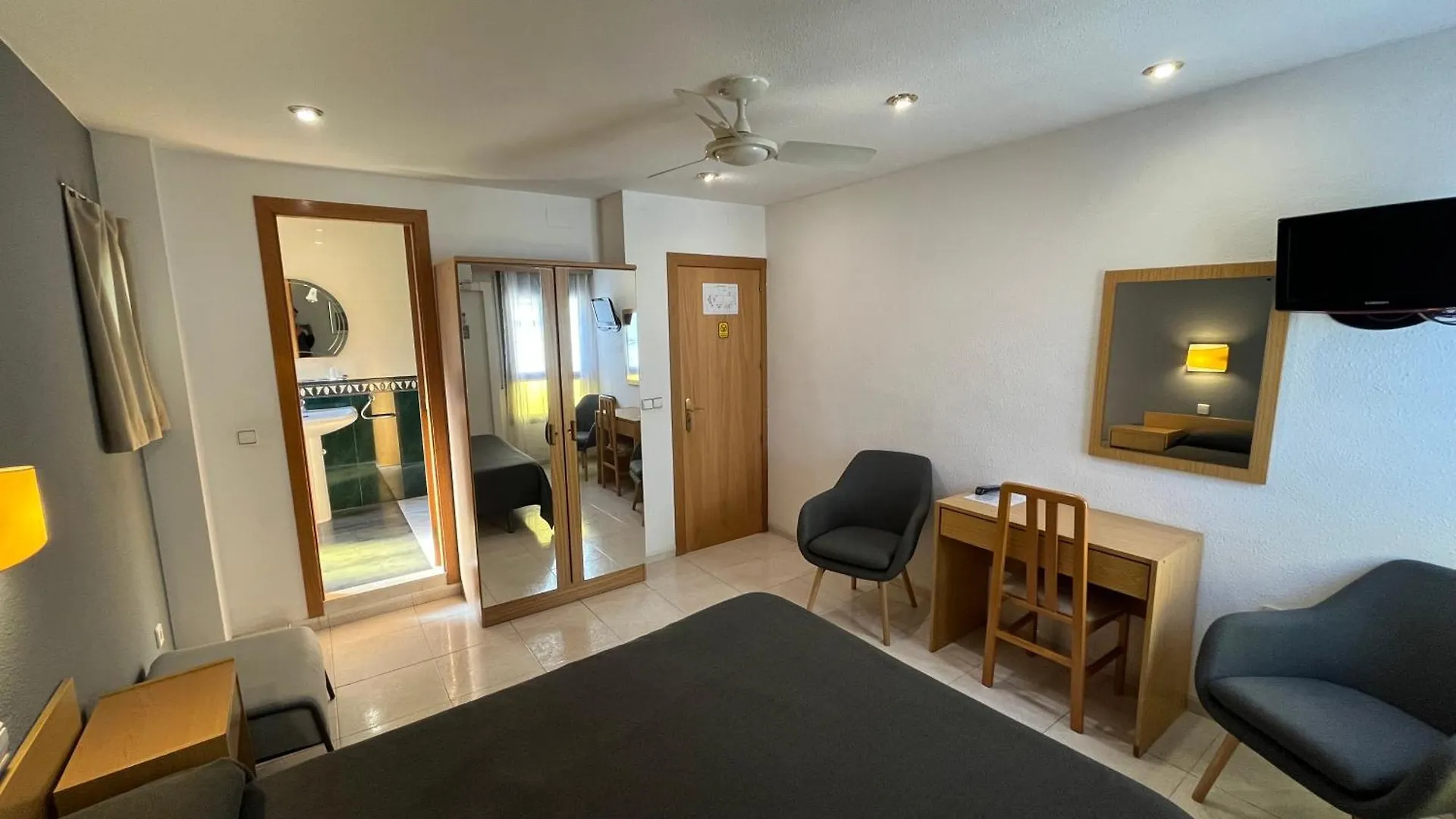 Hostal Tarres Angles Guest house