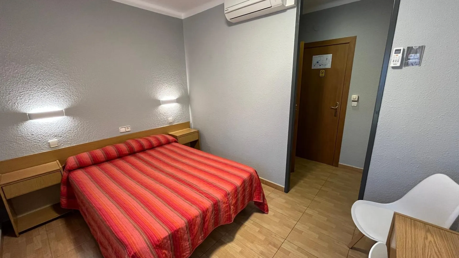 Guest house Hostal Tarres Angles