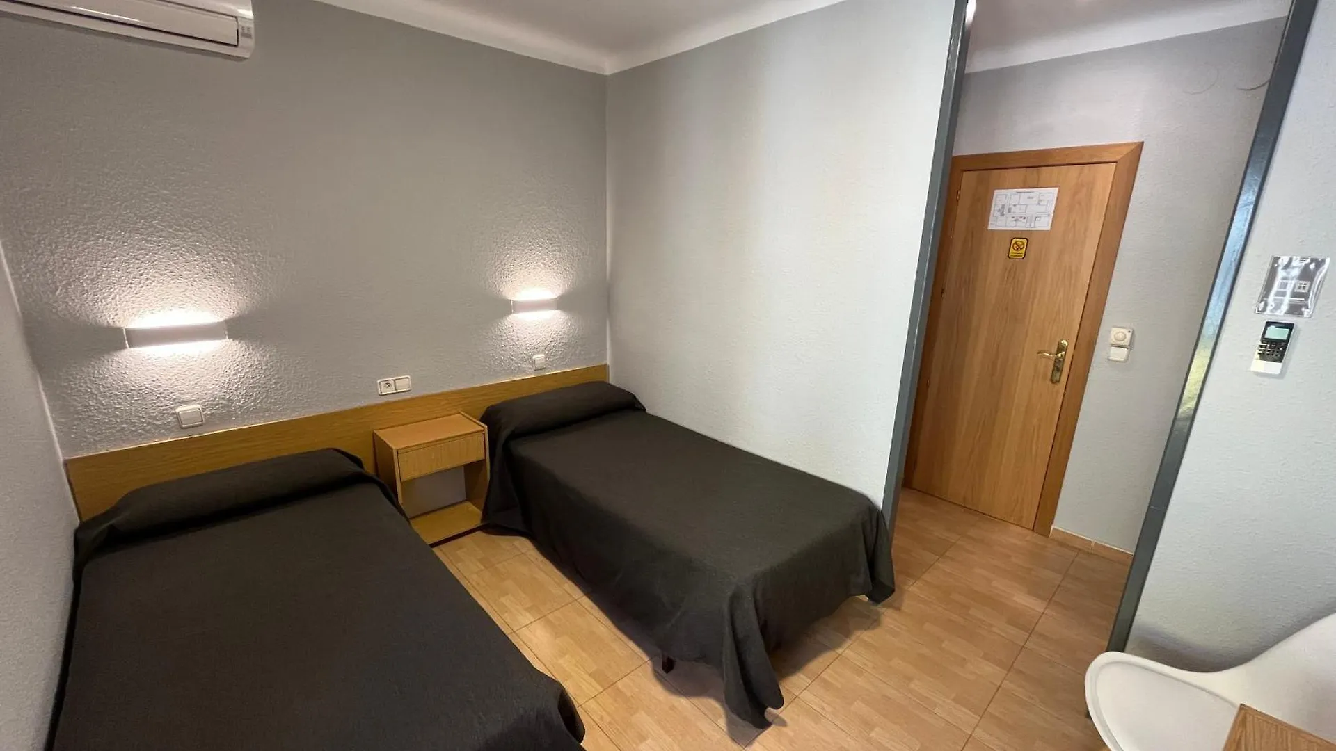 Guest house Hostal Tarres Angles