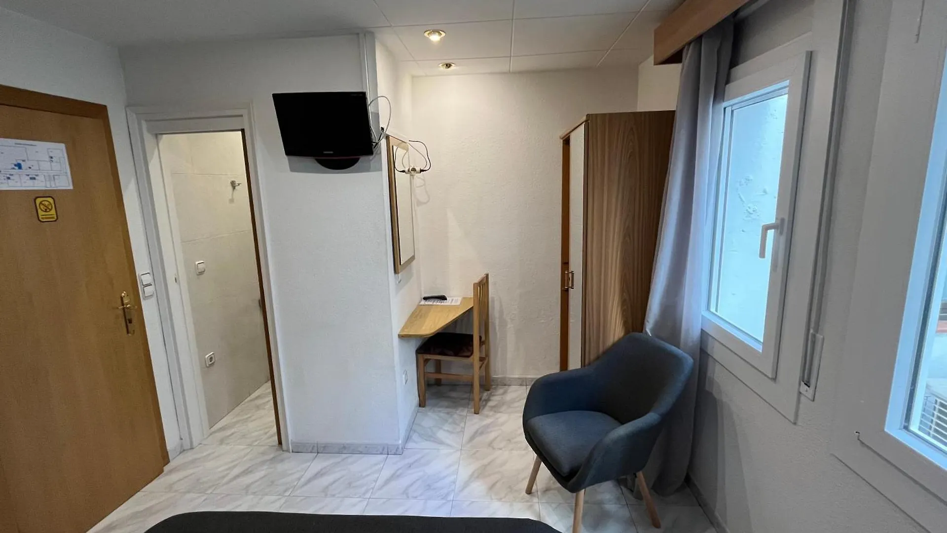 Hostal Tarres Angles 2*,  Spain